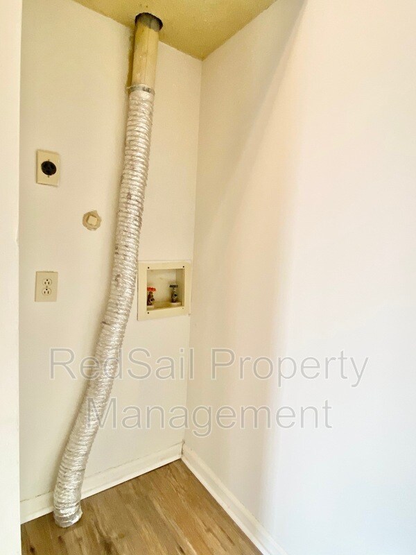 Foto del edificio - 3766B Towne Point Rd