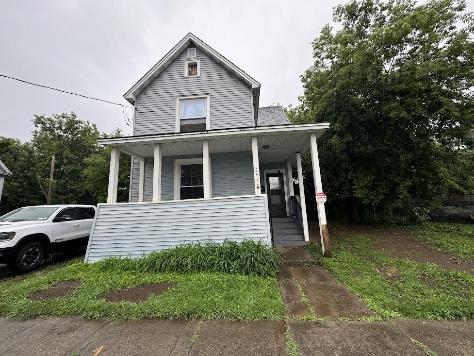 Primary Photo - 241 W Main St