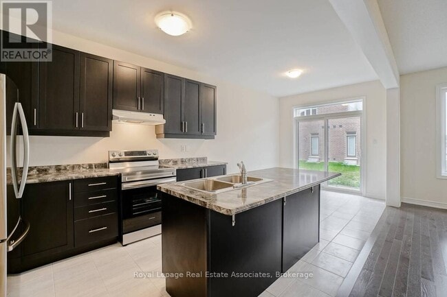Building Photo - 7 Cobriza Cres