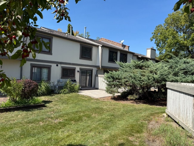 Building Photo - 2494 Smith St