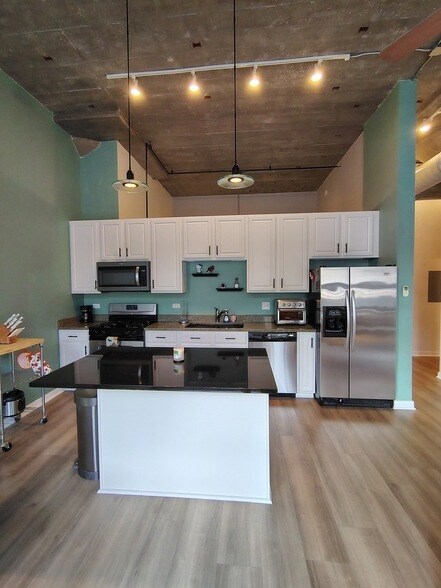 Foto del edificio - 3963 W Belmont Ave