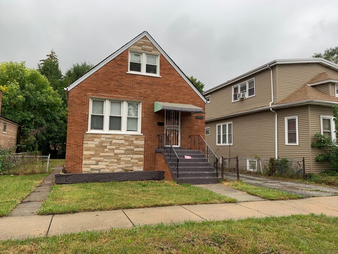 Renovated 4 Bedroom in Calumet Heights House Rental in Chicago, IL