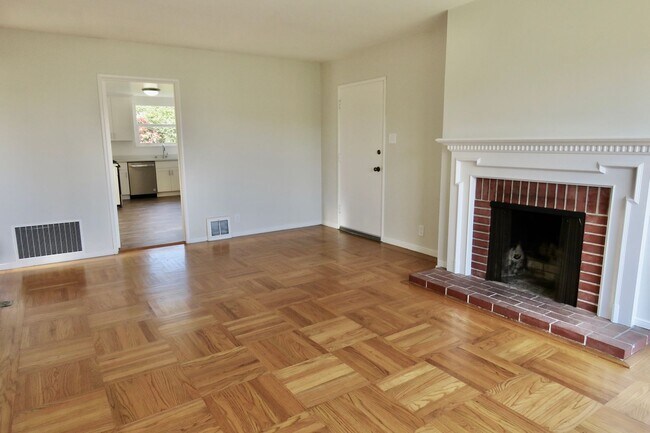 Foto del edificio - 52 Oakmont Dr
