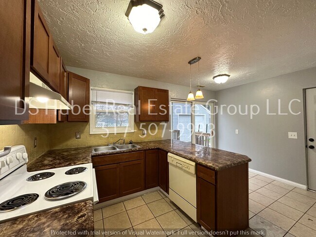 Building Photo - 5915 Hughes Rd Lansing, MI 48911
