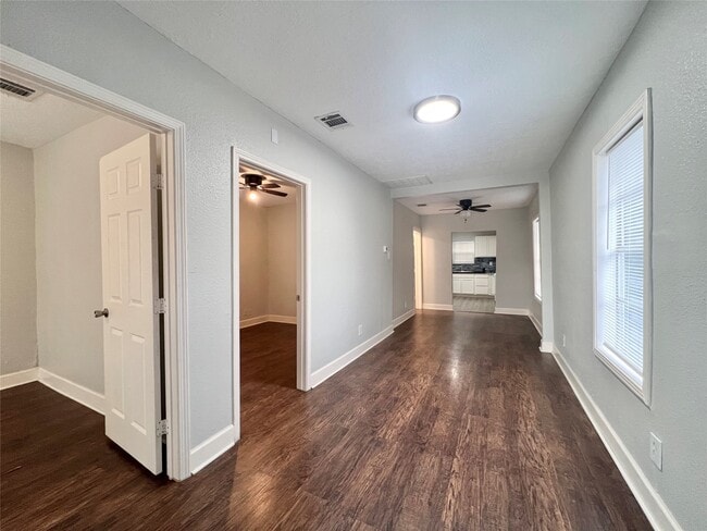 Foto del edificio - 2412 Stuart St