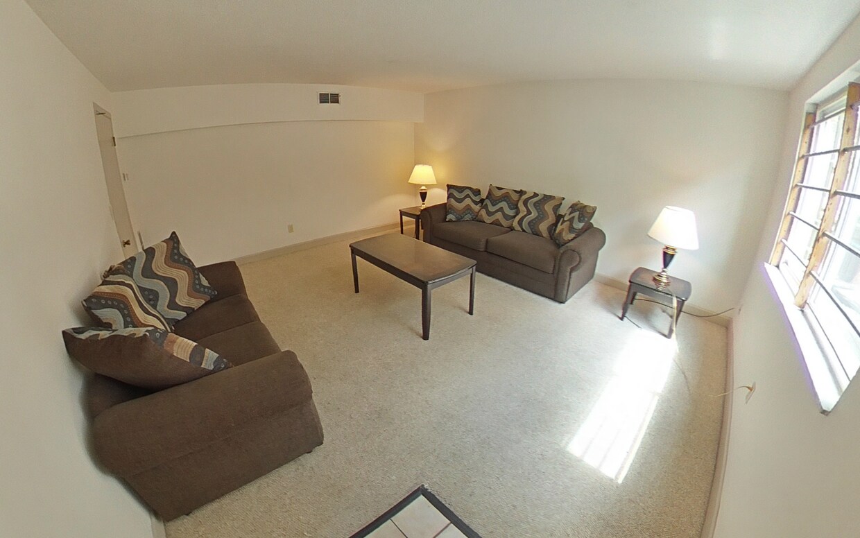 Primary Photo - 32 E 17th Ave