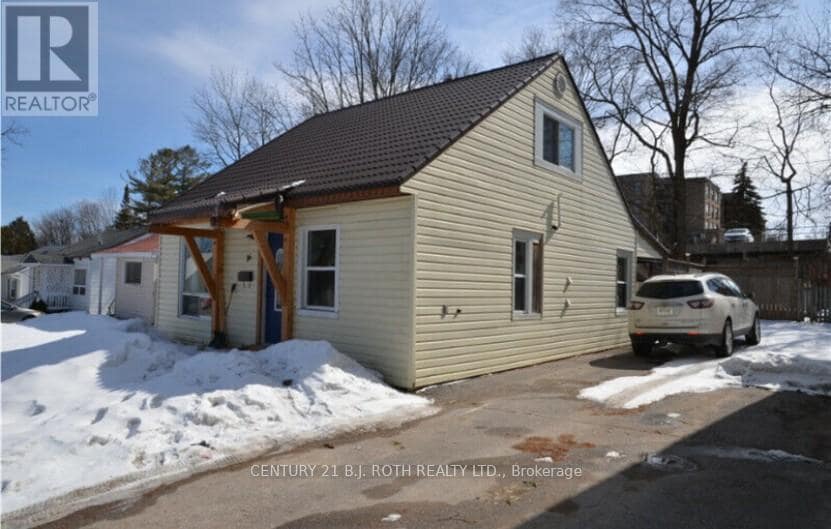 Primary Photo - 16 Albany Ave