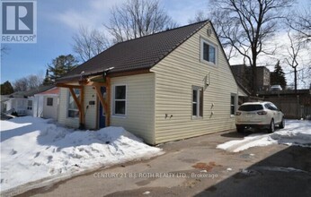 Building Photo - 16 Albany Ave