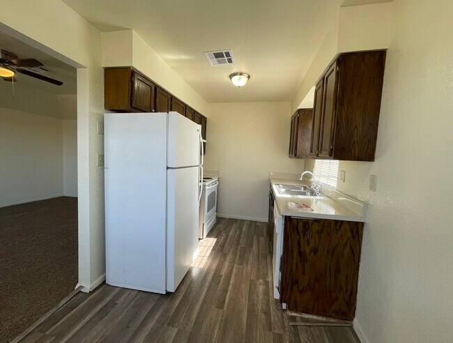 Building Photo - 2210 Sambrano Ave