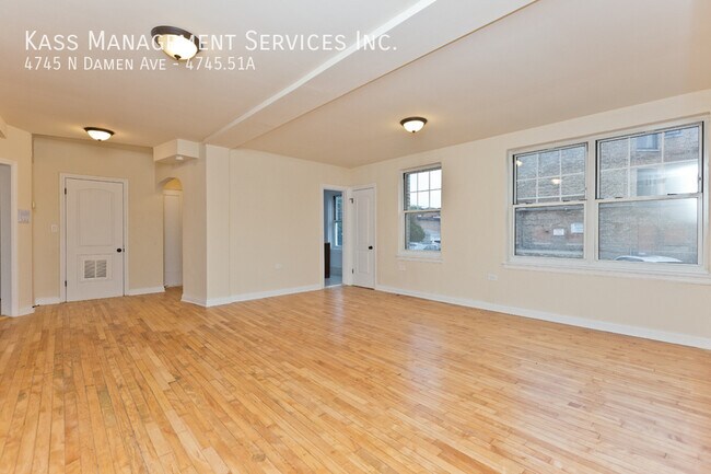 Foto del edificio - 4745 N Damen Ave