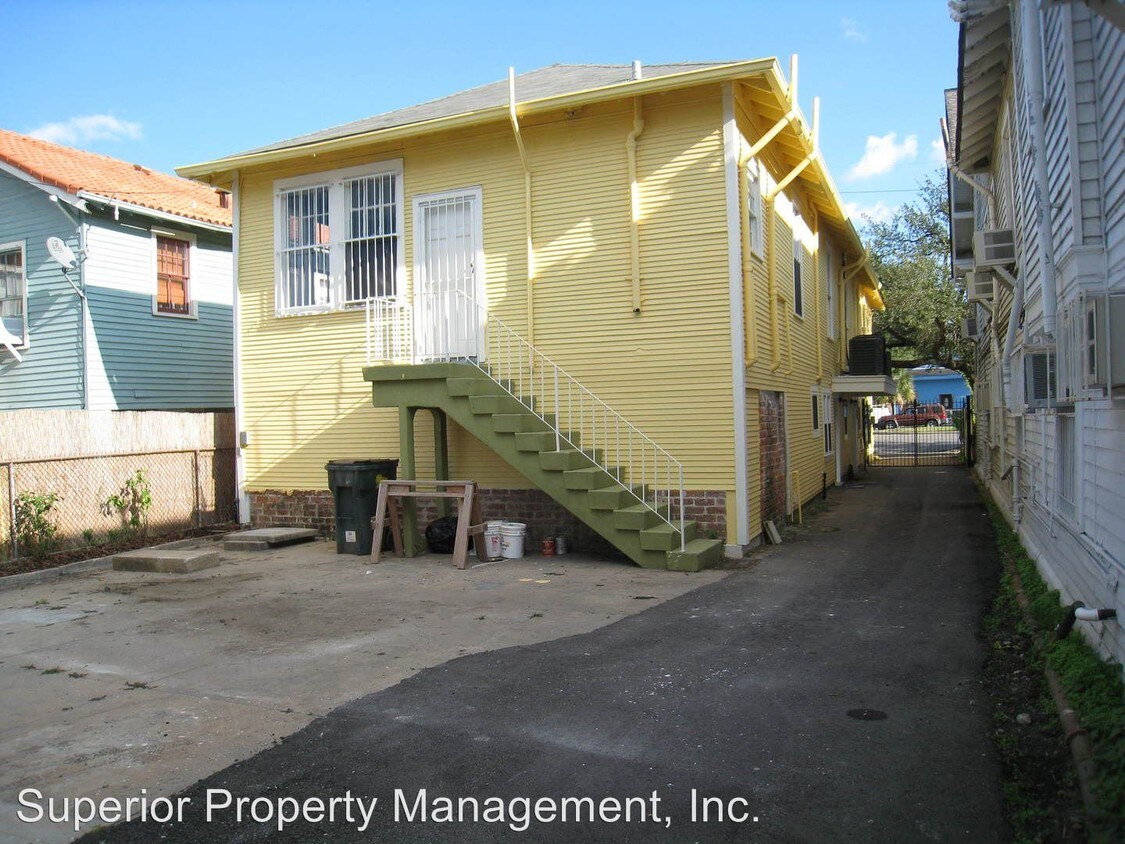 Primary Photo - 4227 S Carrollton Ave