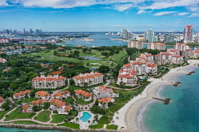 Building Photo - 19133 Fisher Island Dr