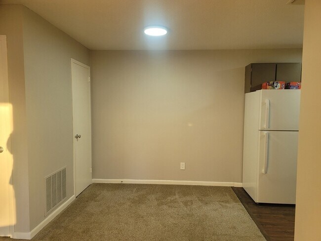 Building Photo - 30 Thayer Pond Dr