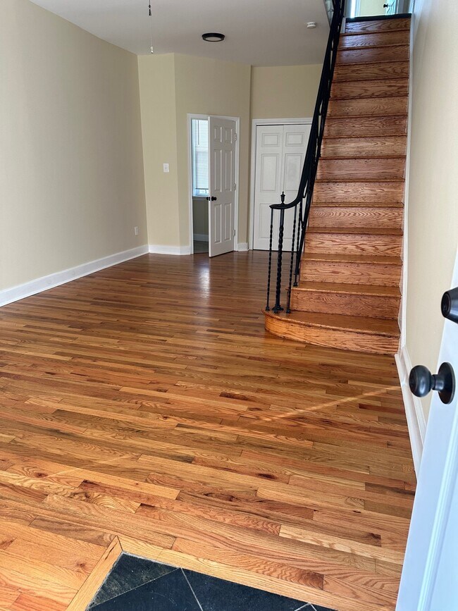 Foto del edificio - 3162 Salmon St