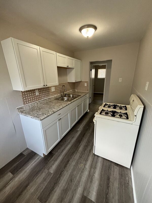 Foto del edificio - 200 Glen Garry Rd