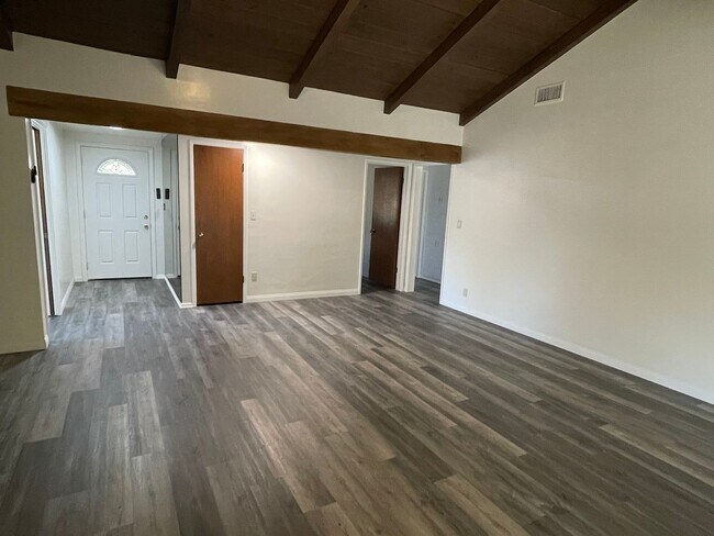 Foto del edificio - Newly Renovated 3bed 2 bath Home in Northr...