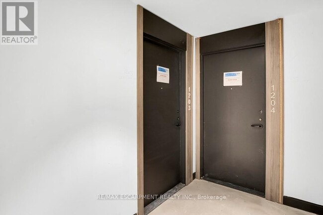 Photo du bâtiment - 220 MISSINNIHE Way