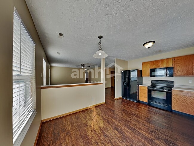 Building Photo - 12 Mynah Dr