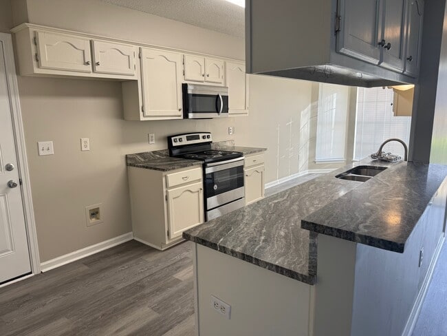 Photo - 1130 Parkview Cir N House