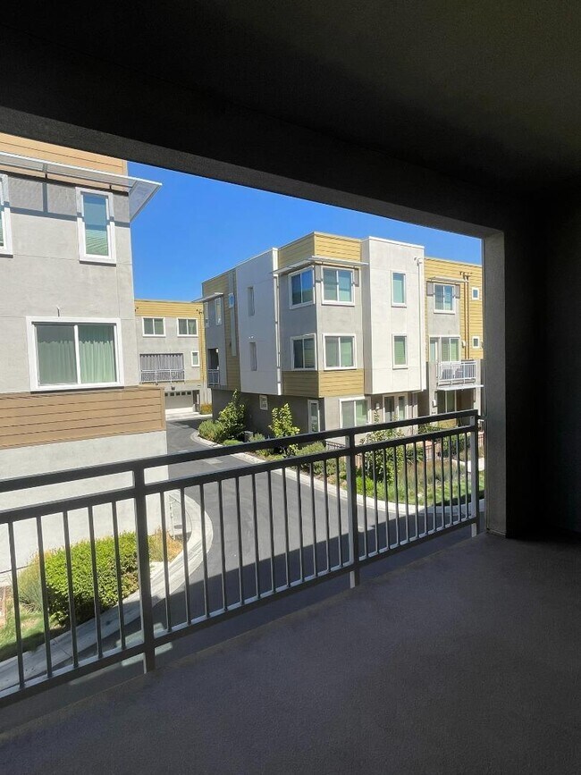 Building Photo - 5956 Charlotte Dr