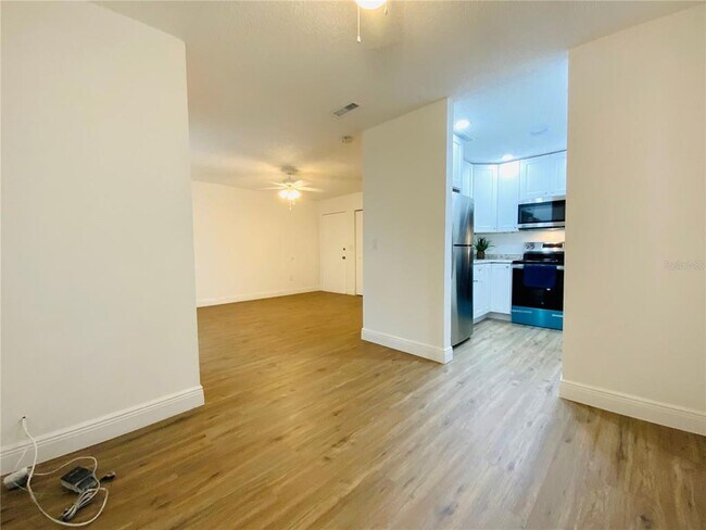 Foto del edificio - 305 Wellington Ct