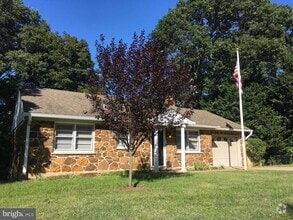 Building Photo - 708 Miller Rd