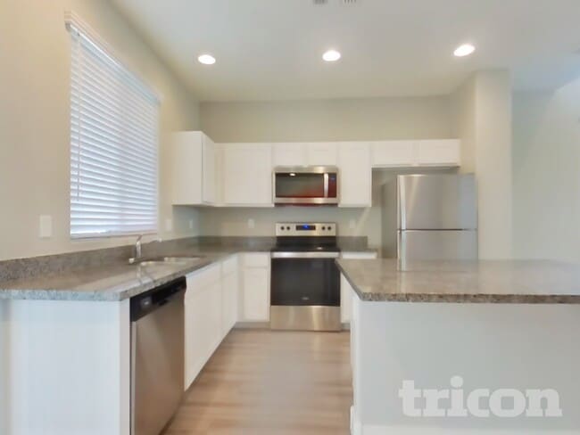 Foto del edificio - 2630 E Danbury Rd