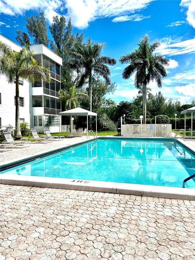 Building Photo - 2998 Sunrise Lakes Dr E