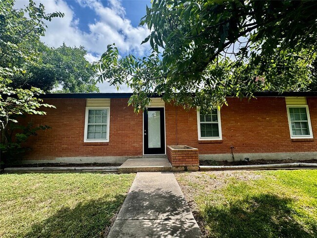 Building Photo - 1200 Newport Ave