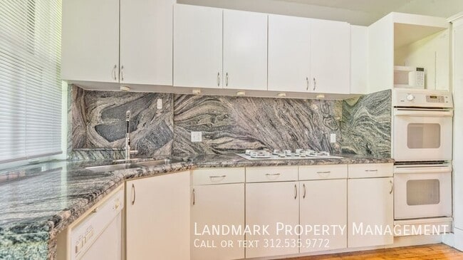 Building Photo - 5227 S Dorchester Ave