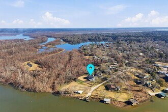 Building Photo - 360 S Lakeside Dr