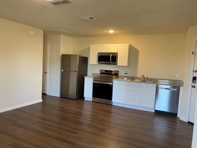 Foto del edificio - Newer Construction Half a Duplex for rent in Greenville!