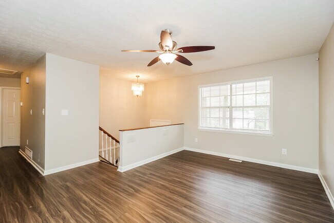 Building Photo - 3105 Fern Valley Dr SW