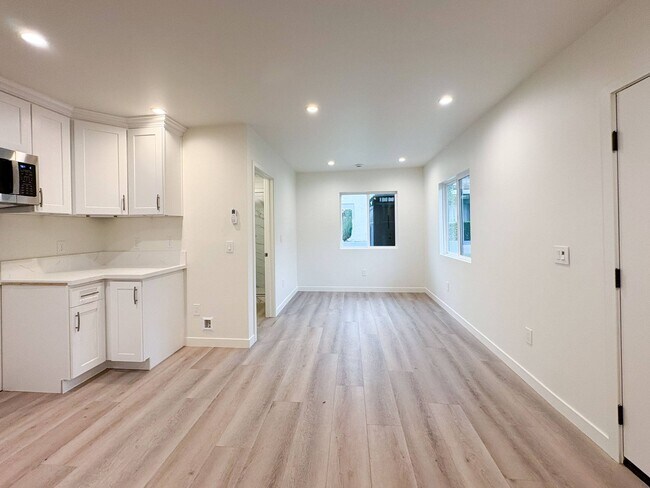 Foto del edificio - Claremont Pacifica Apts