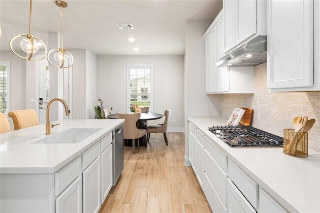 Foto del edificio - 8407 Laughlin Ln