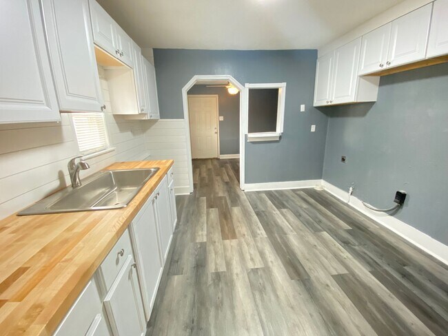 Foto del edificio - Bricker Bungalow LOWERED RENT!  -