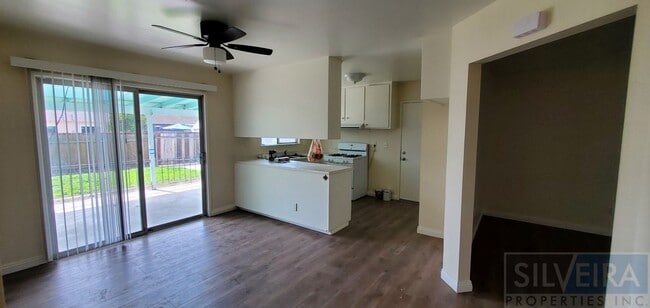 Building Photo - 3 bed, 1.5 bath home available!