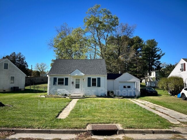 Building Photo - 113 York Dr