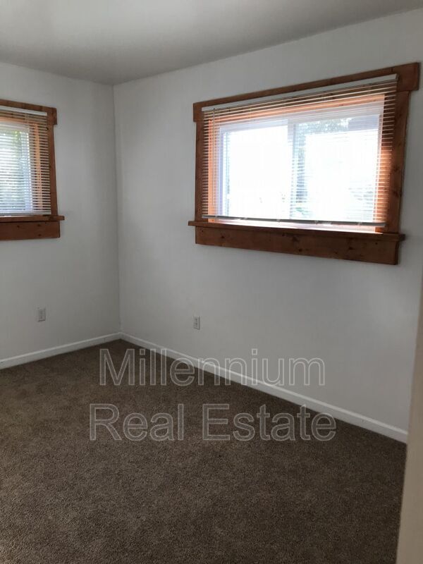 Foto del edificio - 734 Kinney Rd