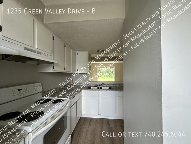Foto del edificio - 1235 Green Valley Dr