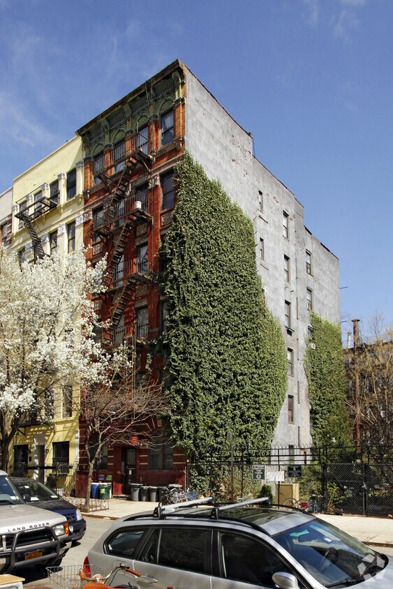 Foto principal - 309 E 8th St