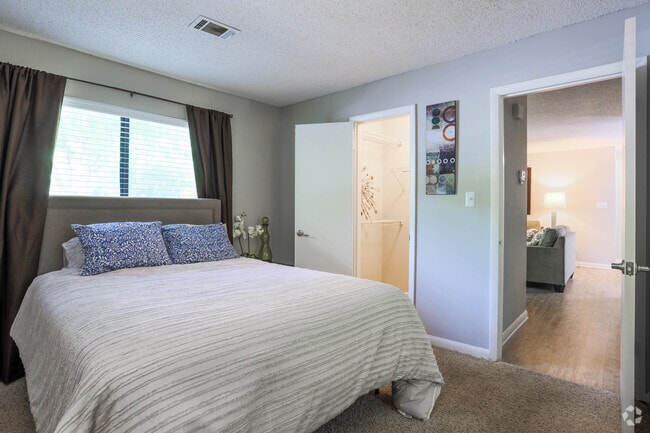 2BR, 2BA - 1,153 SF - Valley Brook Crossing