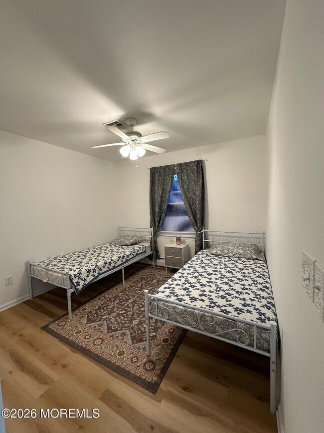 Foto del edificio - 61 E 5th St