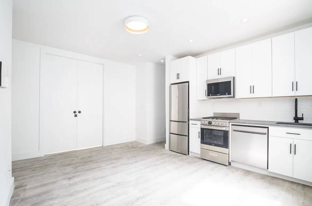 Foto principal - 31-36-36 32nd St