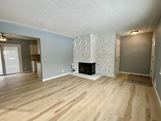 Foto del edificio - 7042 Logan Ave N