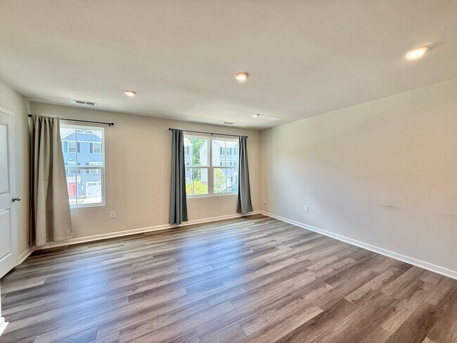 Foto del edificio - Stunning 3BD, 2.5BA End Unit Zebulon Townh...