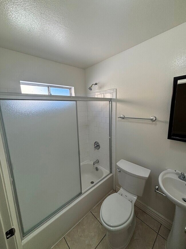 Foto del edificio - 327 E 106th St