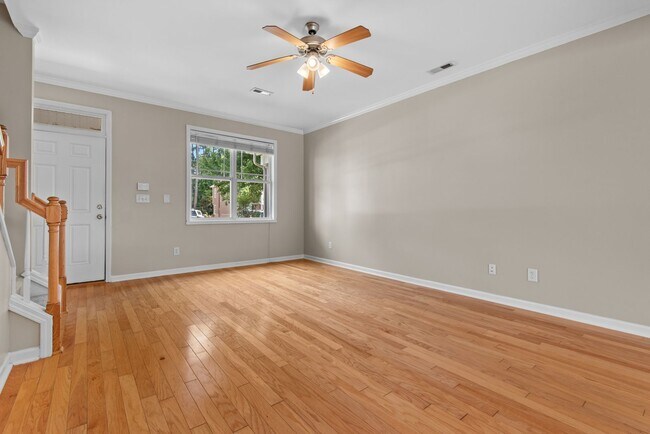 Foto del edificio - AVAILABLE NOW! $500 OFF FIRST MONTH'S RENT...