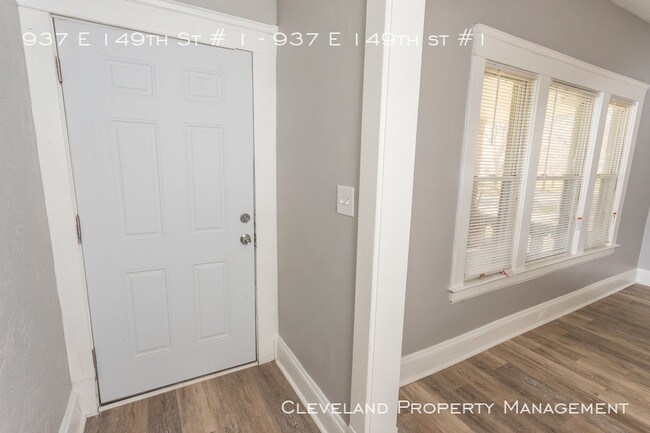 Building Photo - 937 E 149th St