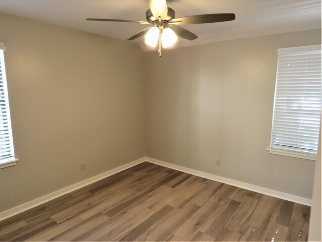 Foto del edificio - 509 E 7th St